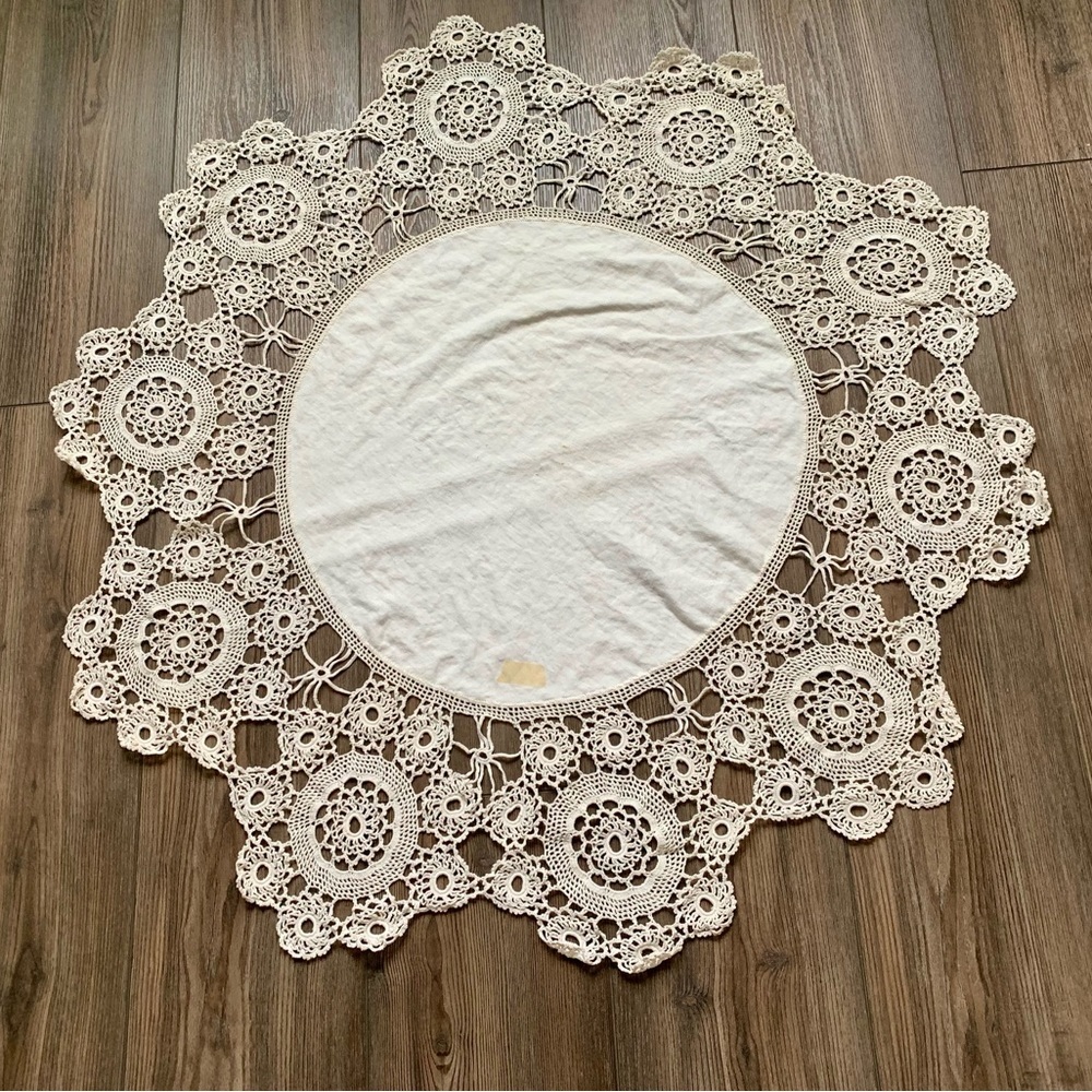 Crochet table cloth 33”